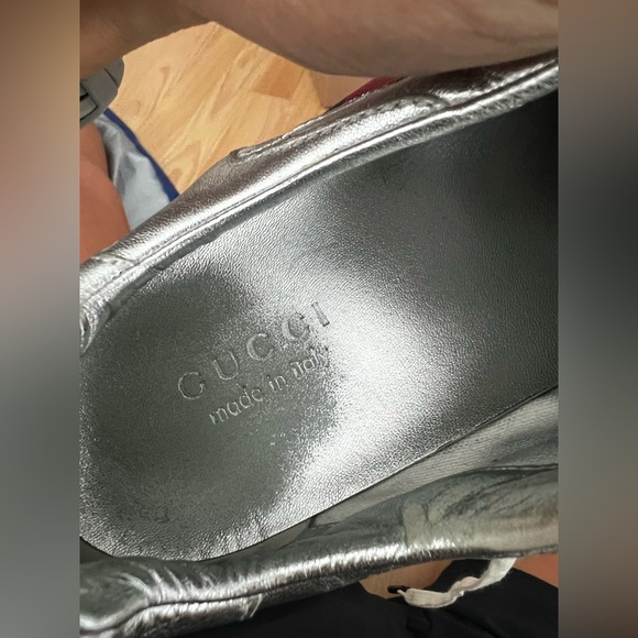 Gucci low shoe, silver metallic size 9 - Picture 6 of 6
